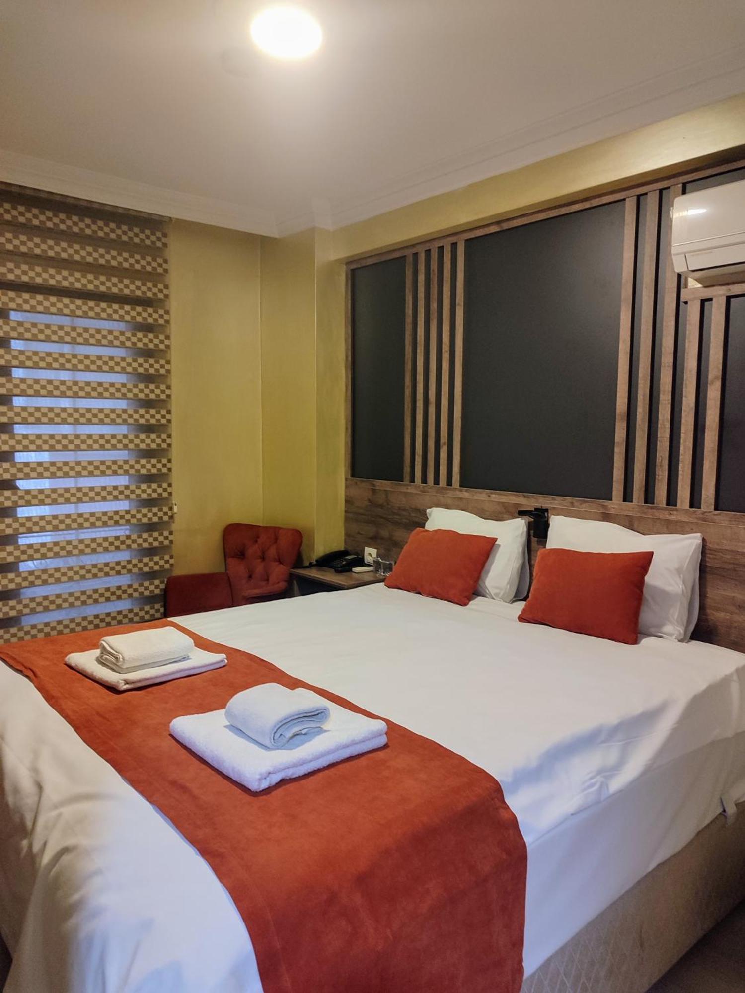 Hotel Ador Troia